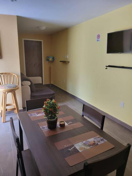 Centrally Located, Private, 1 Bedroom Apartment. 威廉斯塔德 外观 照片